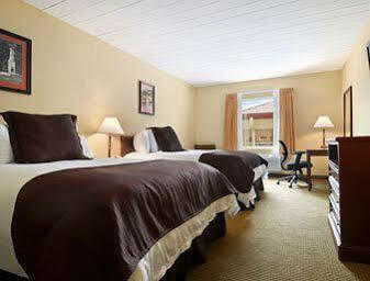 Super 8 Monterey Hotel Kültér fotó